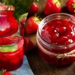 Csak egy titok: hogyan készítsünk eperlekvárt egész bogyókkal 5 perc